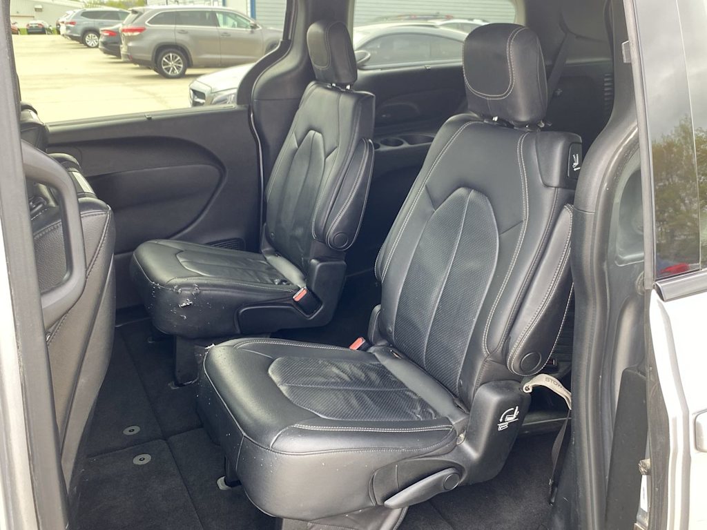 2018 Chrysler Pacifica  26