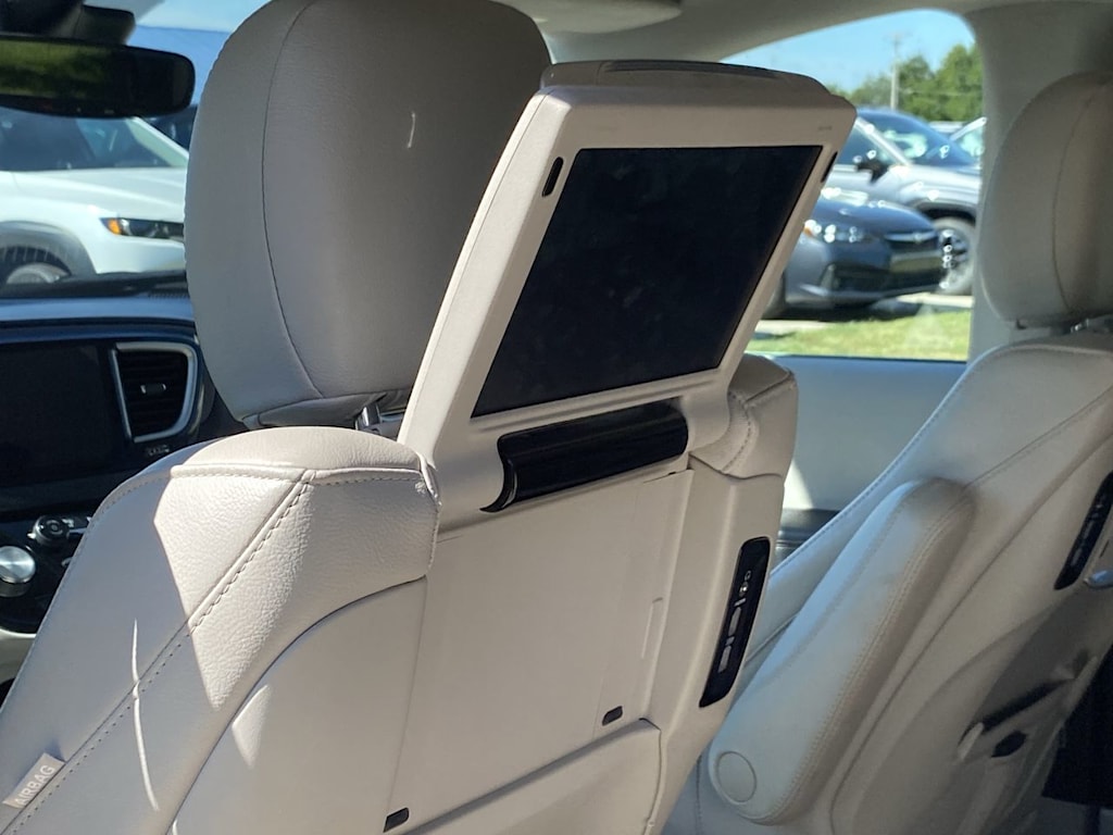 Thumbnail: 2020 Chrysler Pacifica - 35