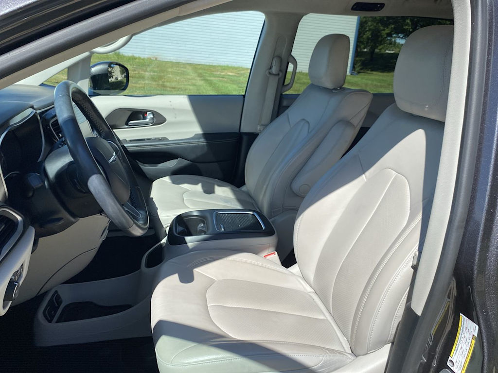 Thumbnail: 2020 Chrysler Pacifica - 10