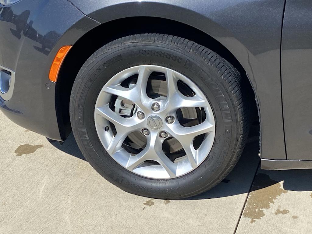 Thumbnail: 2020 Chrysler Pacifica - 7