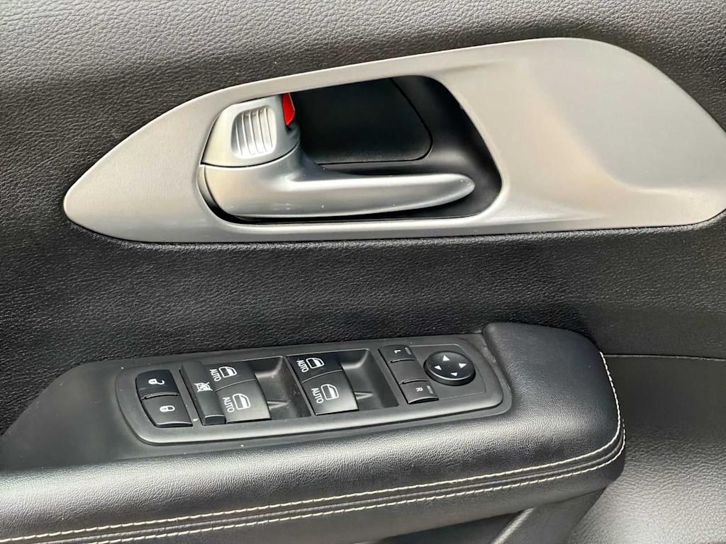 Thumbnail: 2018 Chrysler Pacifica - 23