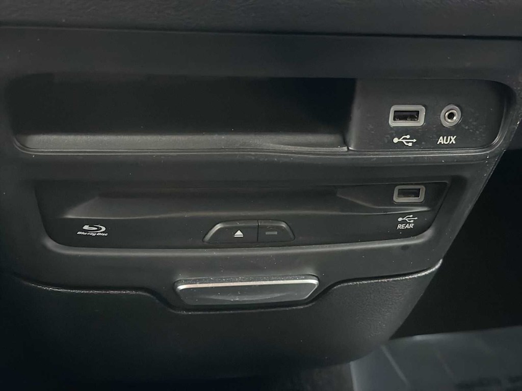 Thumbnail: 2018 Chrysler Pacifica - 30