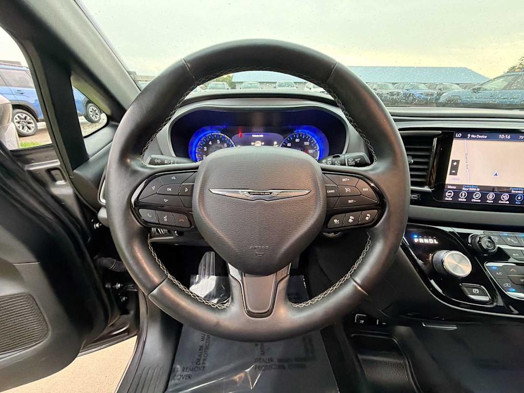 Thumbnail: 2018 Chrysler Pacifica - 12