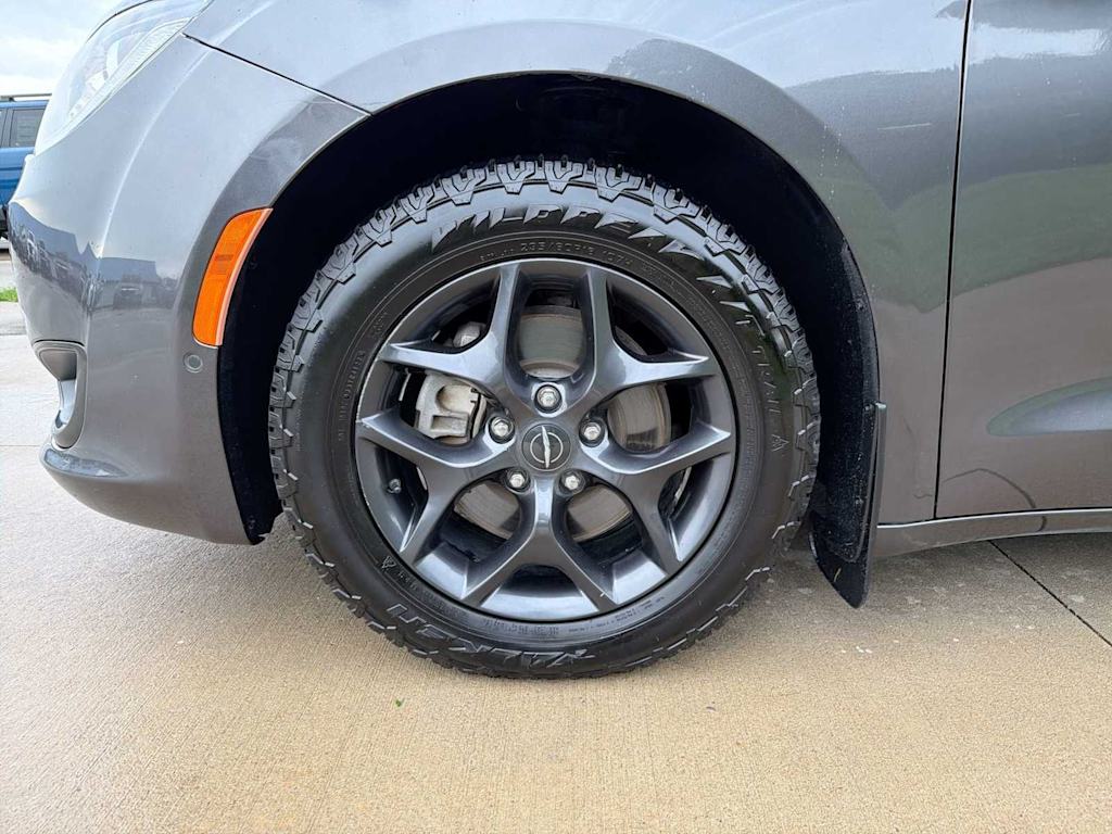 Thumbnail: 2018 Chrysler Pacifica - 6