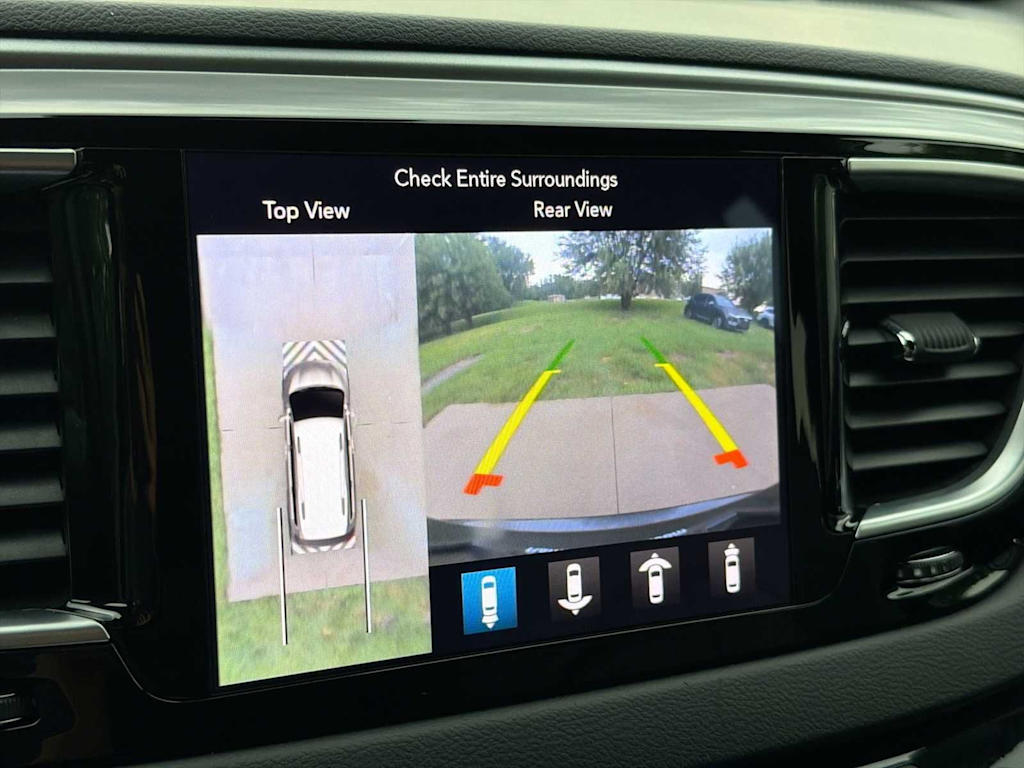 Thumbnail: 2018 Chrysler Pacifica - 29