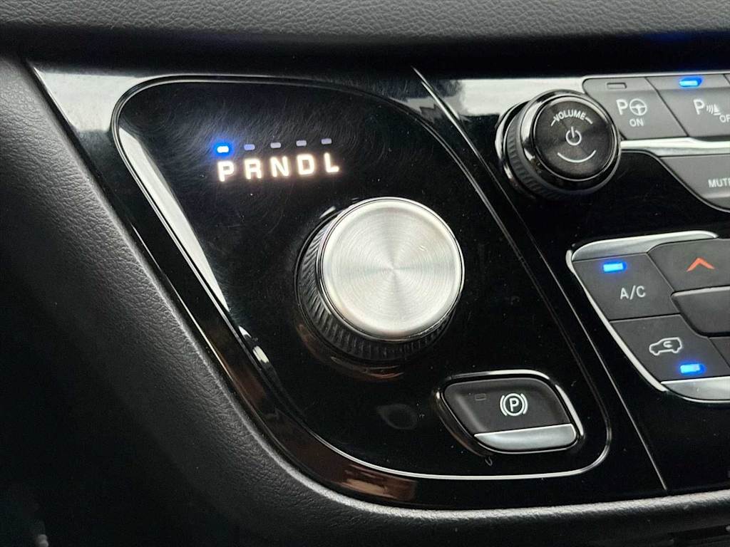 Thumbnail: 2018 Chrysler Pacifica - 14