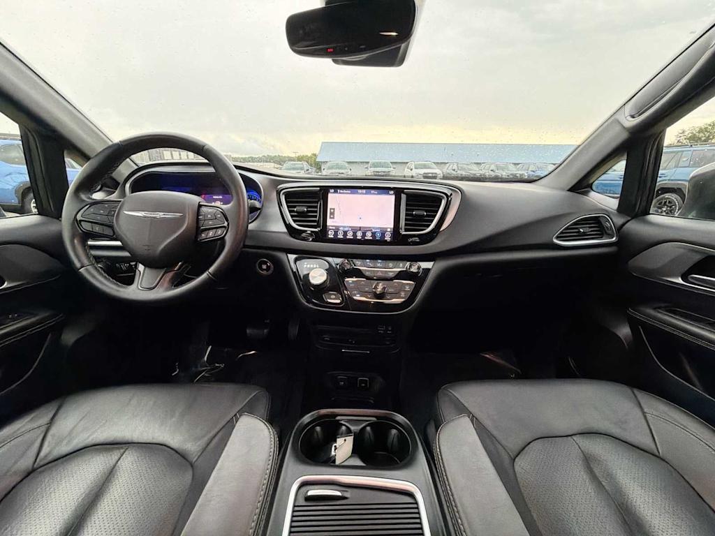 Thumbnail: 2018 Chrysler Pacifica - 8