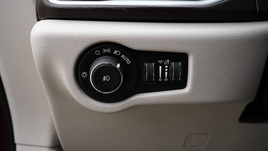 Thumbnail: 2019 Chrysler Pacifica - 21