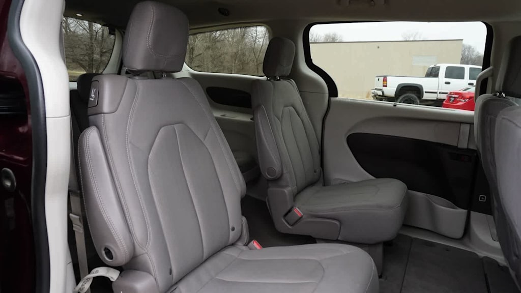 Thumbnail: 2019 Chrysler Pacifica - 25