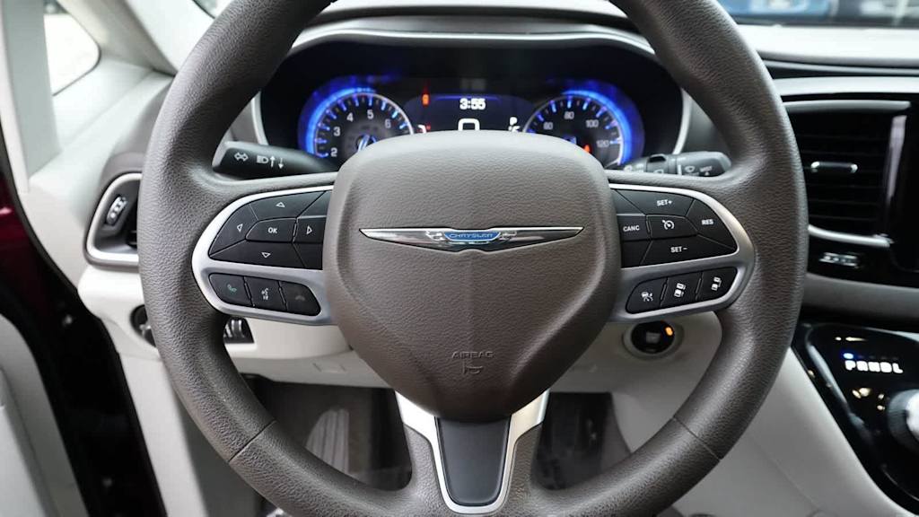 Thumbnail: 2019 Chrysler Pacifica - 9