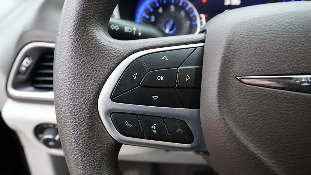 Thumbnail: 2019 Chrysler Pacifica - 30