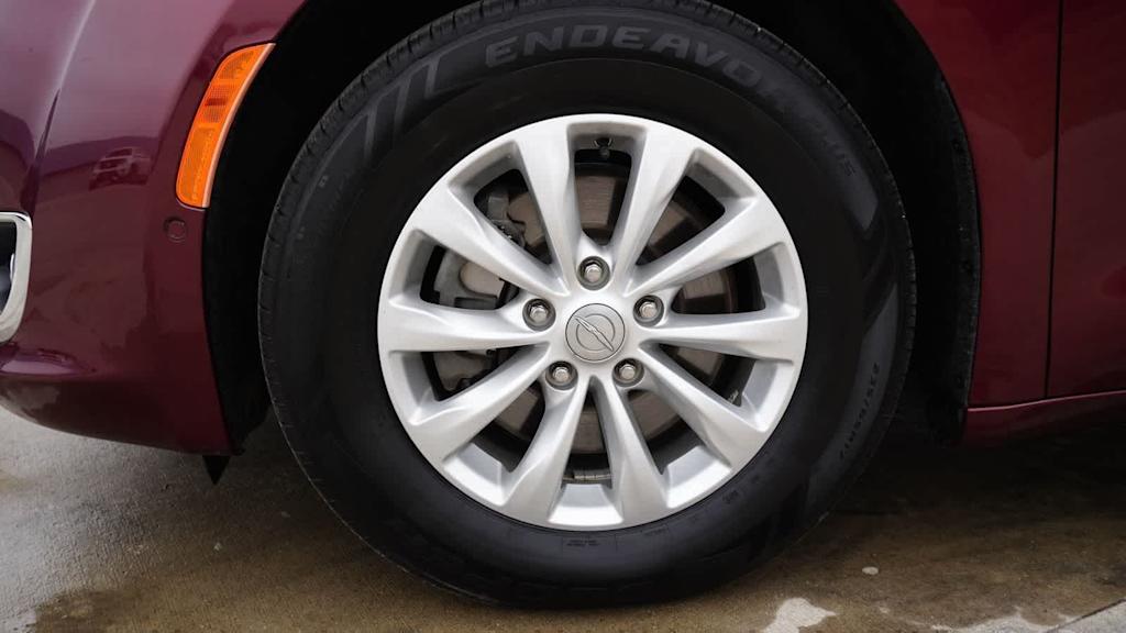 Thumbnail: 2019 Chrysler Pacifica - 7