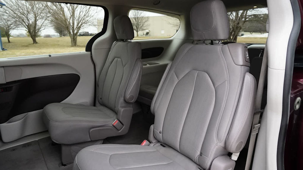 Thumbnail: 2019 Chrysler Pacifica - 12