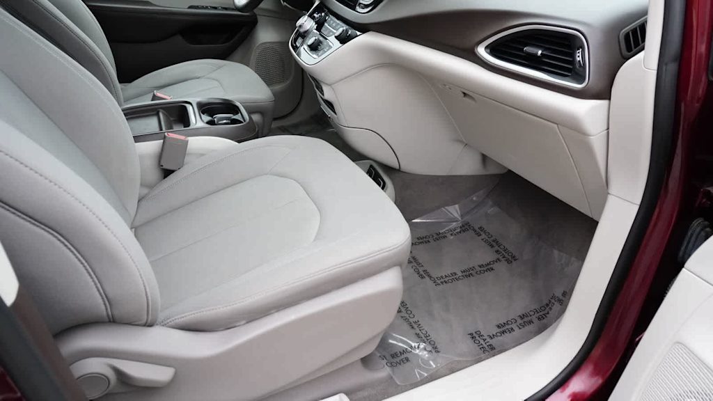 Thumbnail: 2019 Chrysler Pacifica - 28