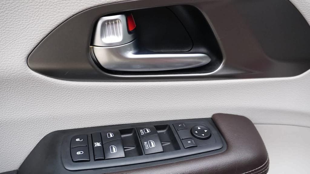 Thumbnail: 2019 Chrysler Pacifica - 22