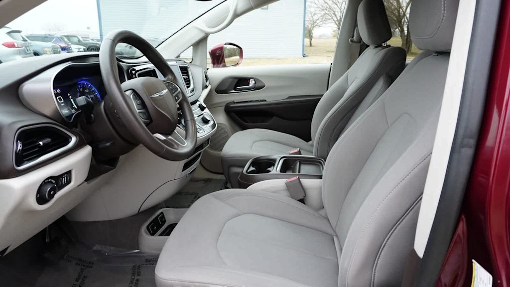 Thumbnail: 2019 Chrysler Pacifica - 10