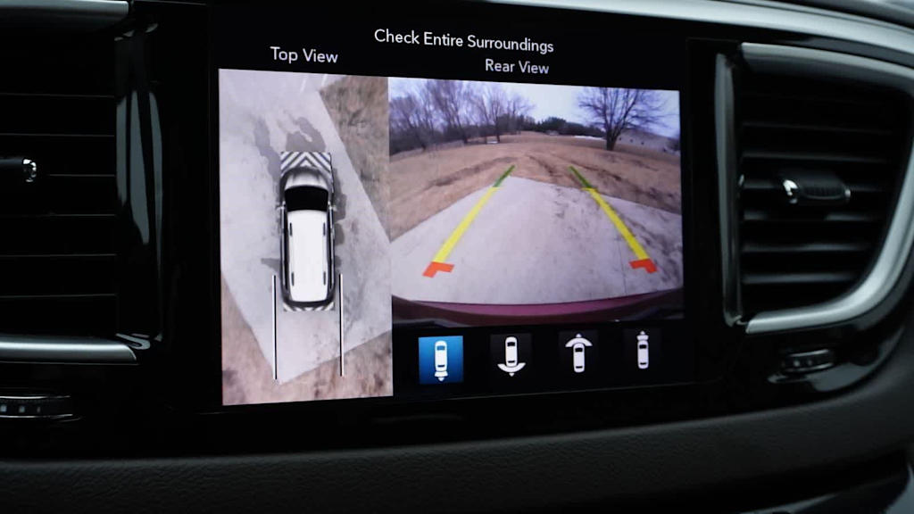 Thumbnail: 2019 Chrysler Pacifica - 32