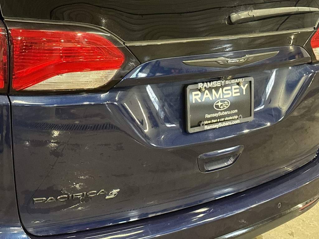 Thumbnail: 2018 Chrysler Pacifica - 24