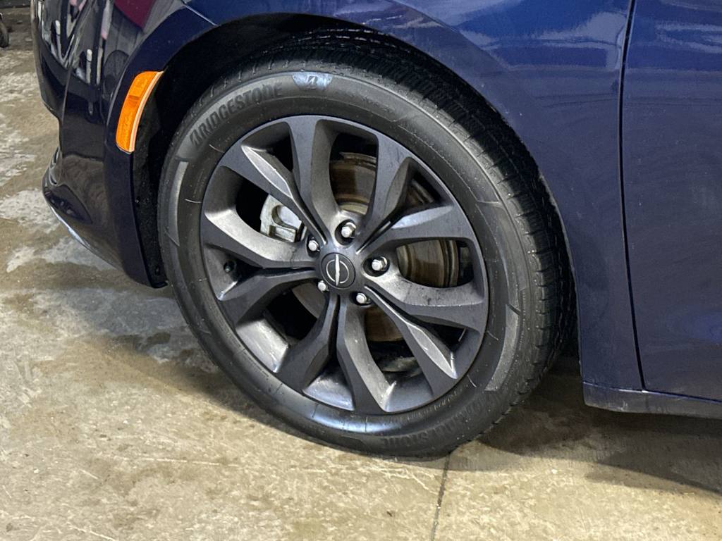 Thumbnail: 2018 Chrysler Pacifica - 7