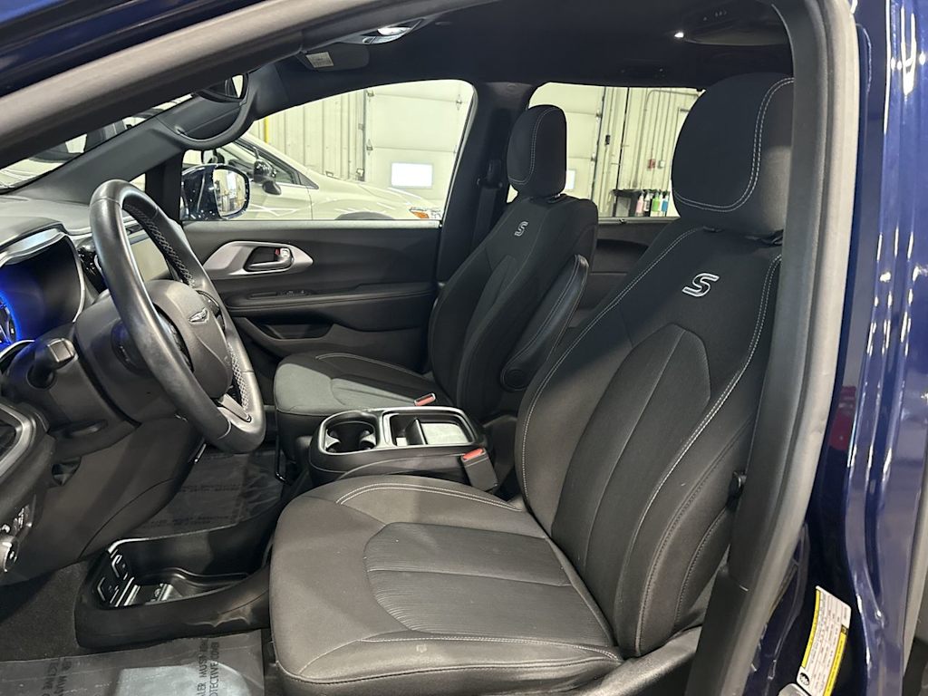 Thumbnail: 2018 Chrysler Pacifica - 10