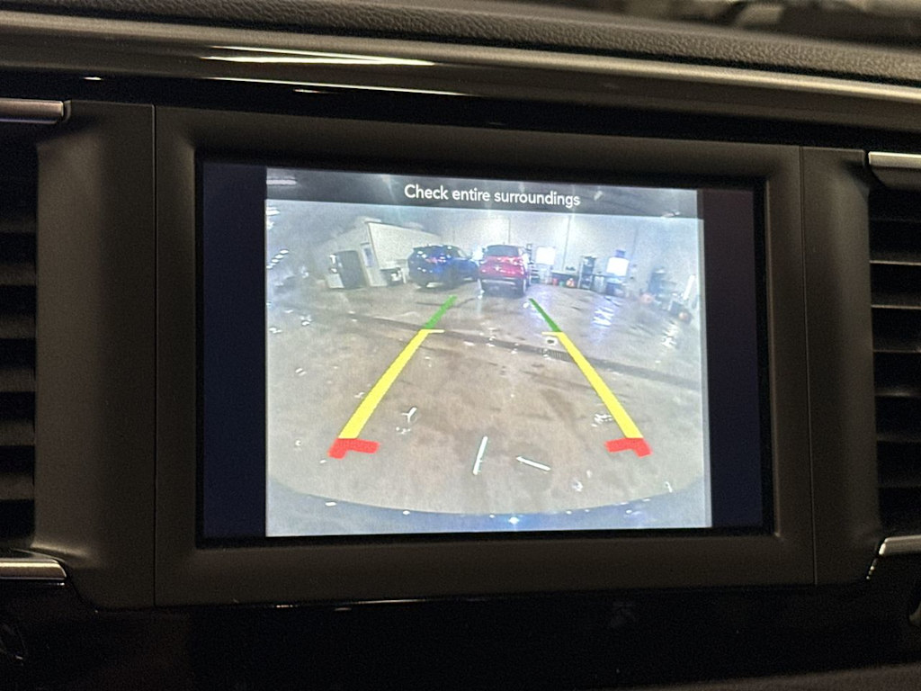 Thumbnail: 2018 Chrysler Pacifica - 30