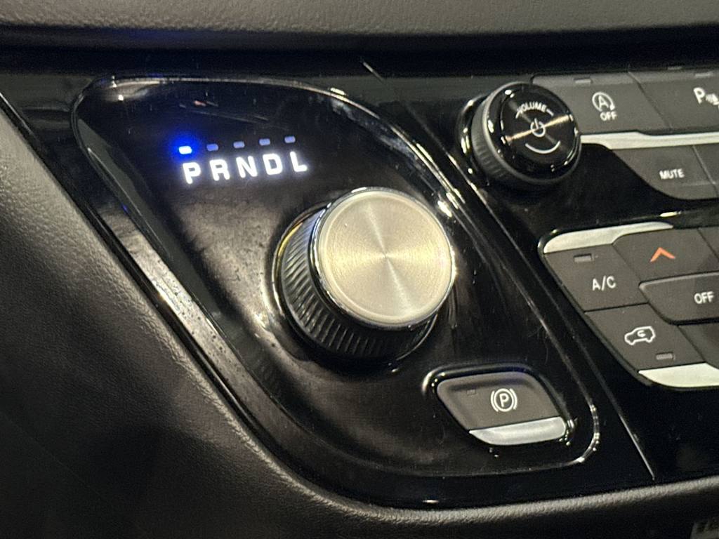 Thumbnail: 2018 Chrysler Pacifica - 32