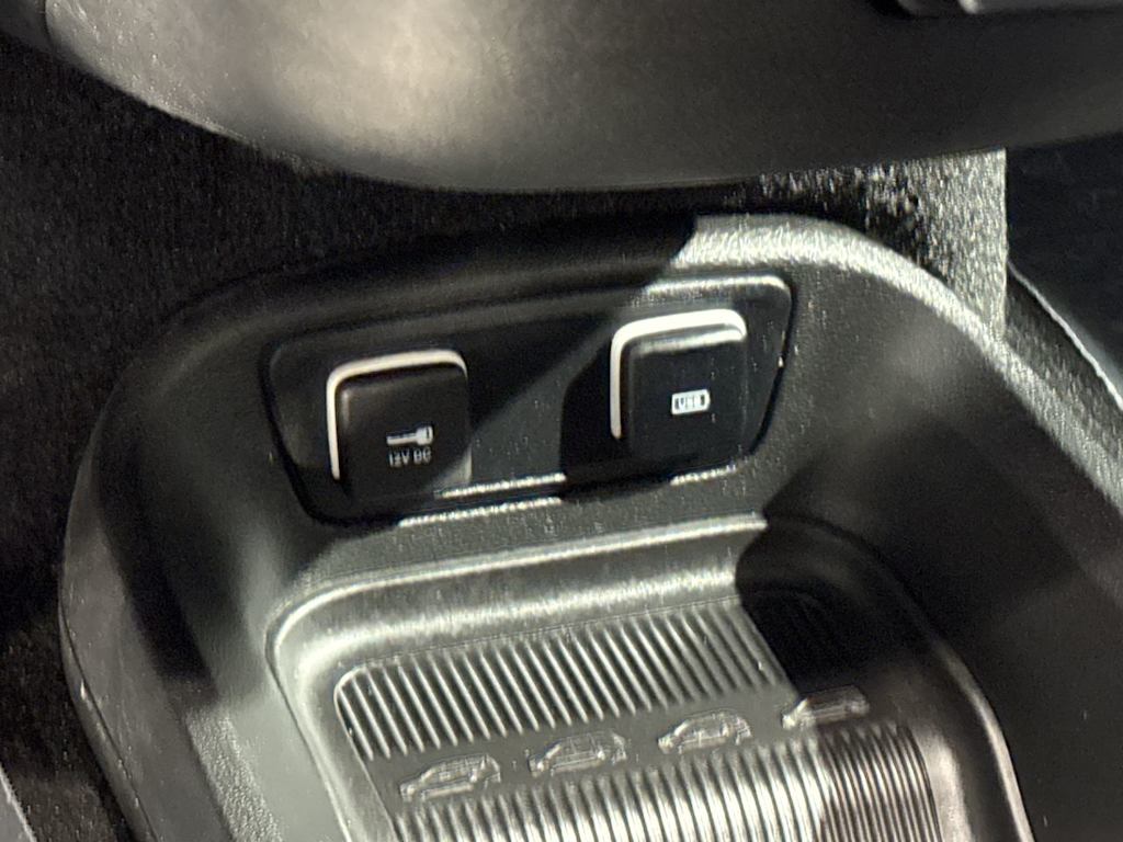 Thumbnail: 2018 Chrysler Pacifica - 31