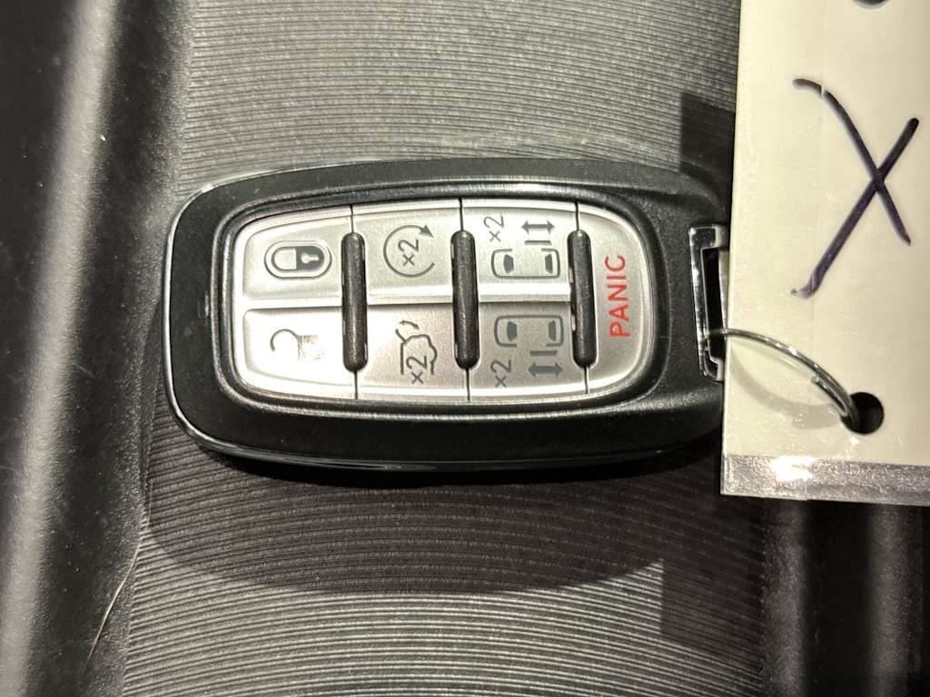 Thumbnail: 2018 Chrysler Pacifica - 18