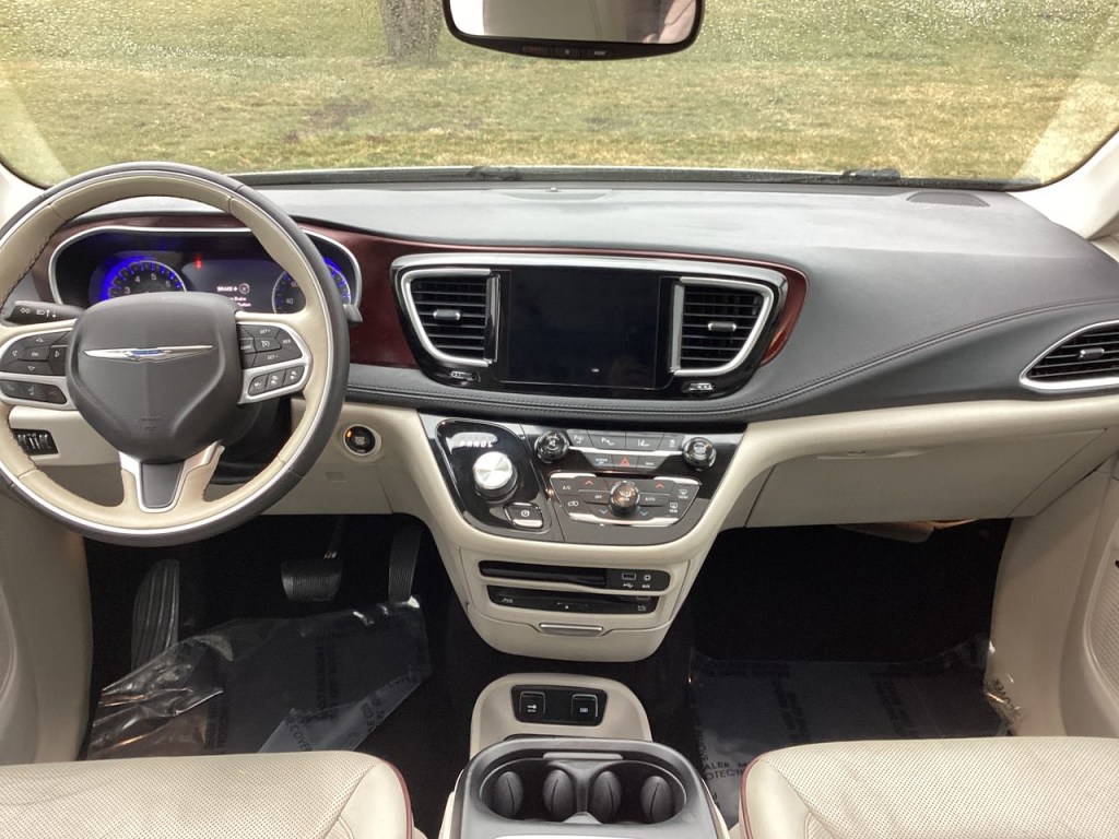 2017 Chrysler Pacifica Limited 10