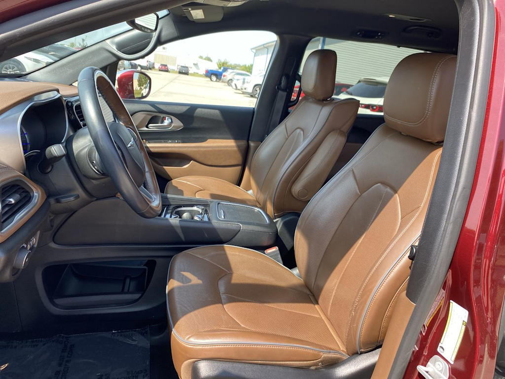 Thumbnail: 2021 Chrysler Pacifica - 10