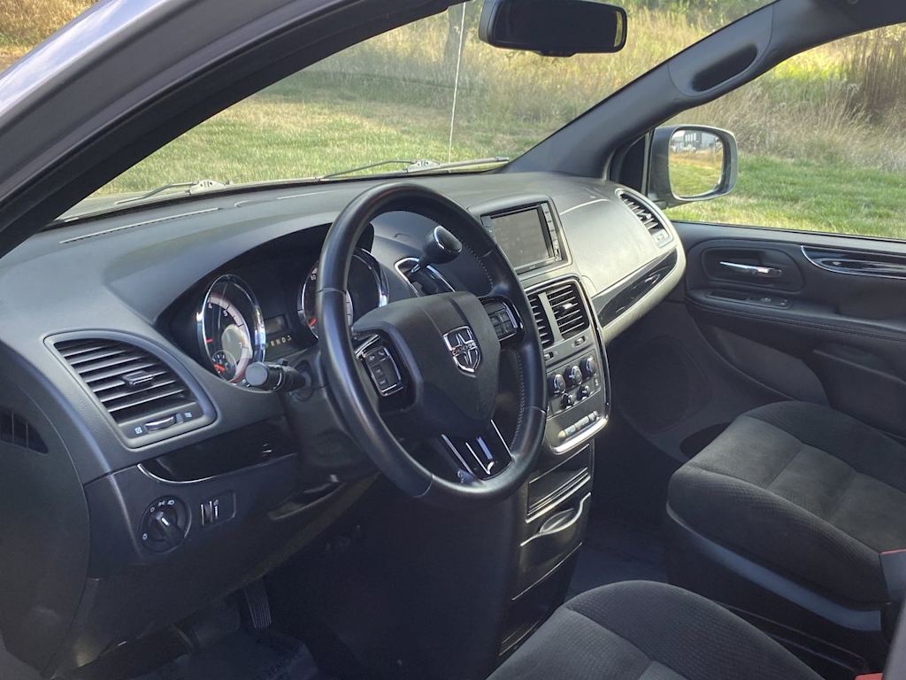 Thumbnail: 2017 Dodge Grand Caravan - 2