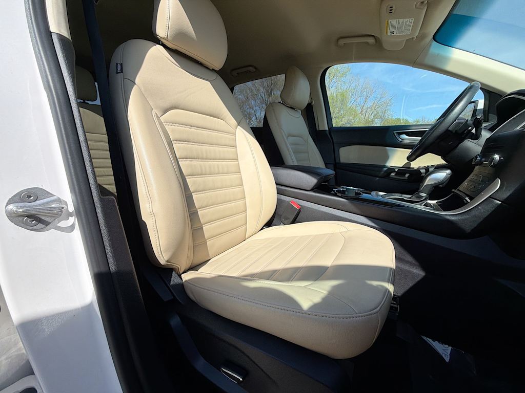 Thumbnail: 2016 Ford Edge - 11