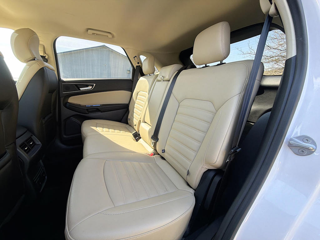 Thumbnail: 2016 Ford Edge - 24