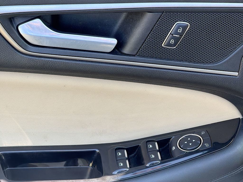 Thumbnail: 2016 Ford Edge - 23