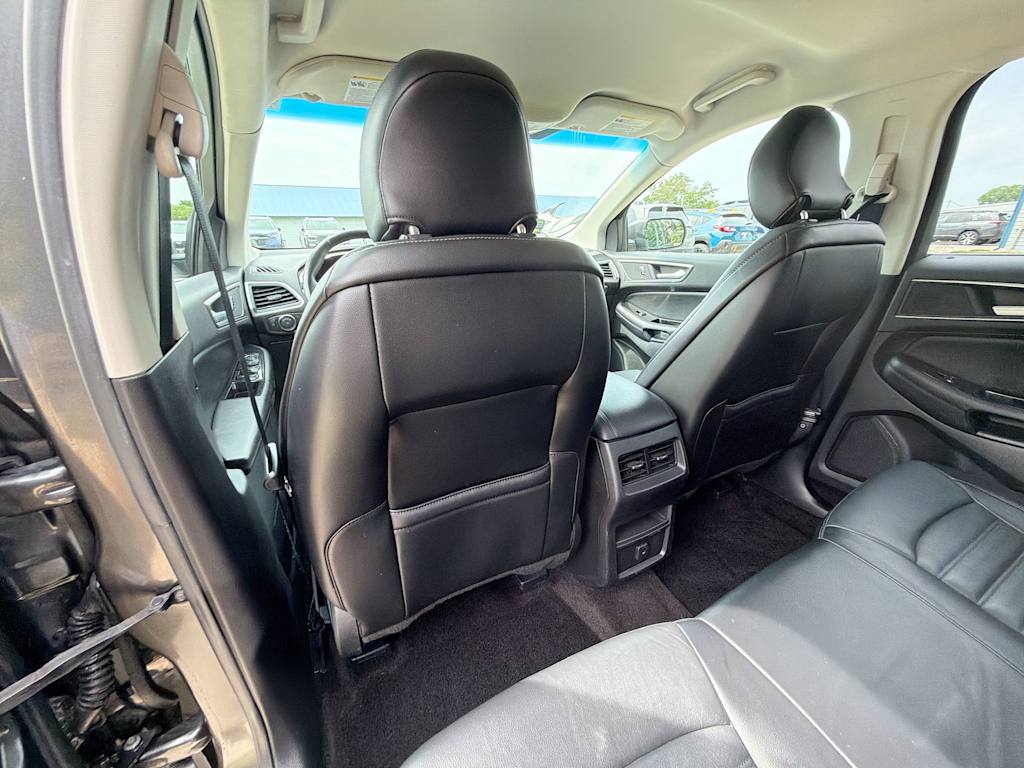 Thumbnail: 2016 Ford Edge - 11