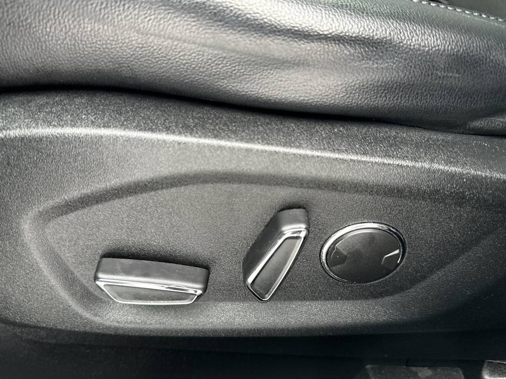 Thumbnail: 2018 Ford Edge - 24