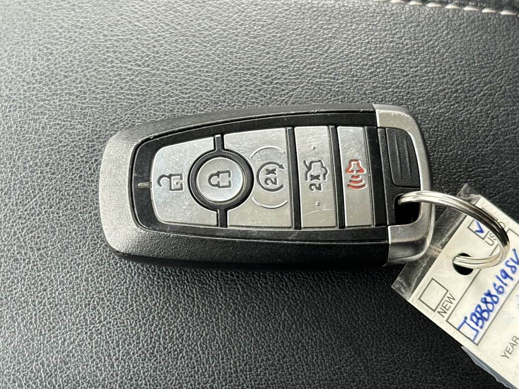 Thumbnail: 2018 Ford Edge - 17