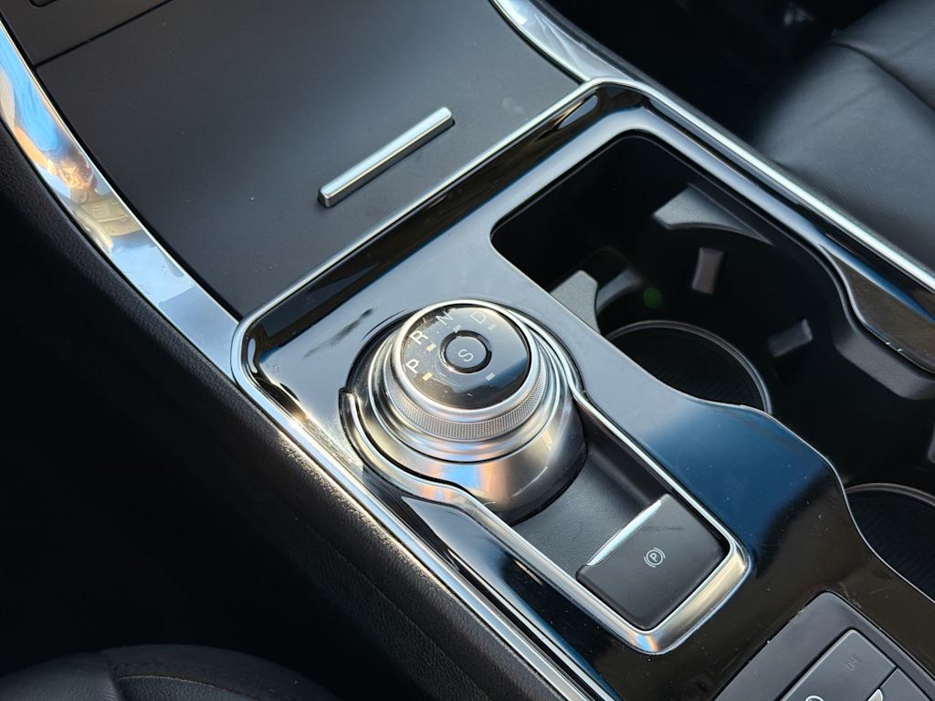Thumbnail: 2020 Ford Edge - 15