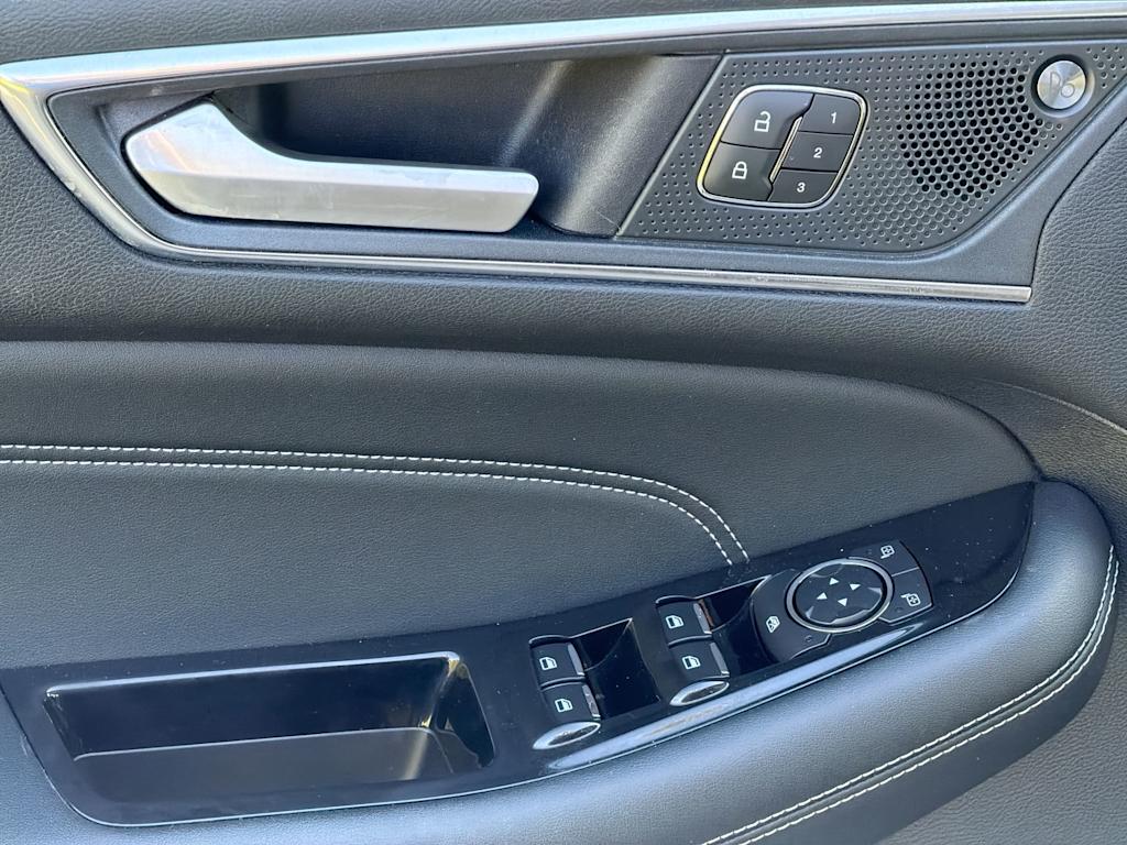 Thumbnail: 2020 Ford Edge - 23