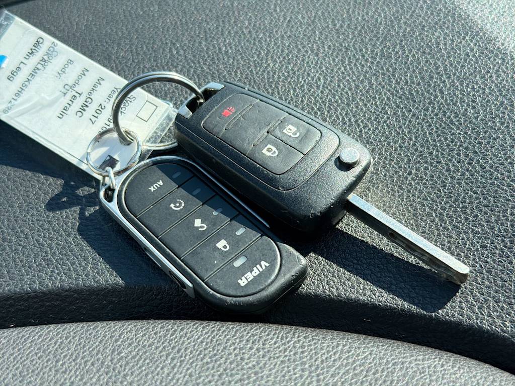 Thumbnail: 2017 GMC Terrain - 17