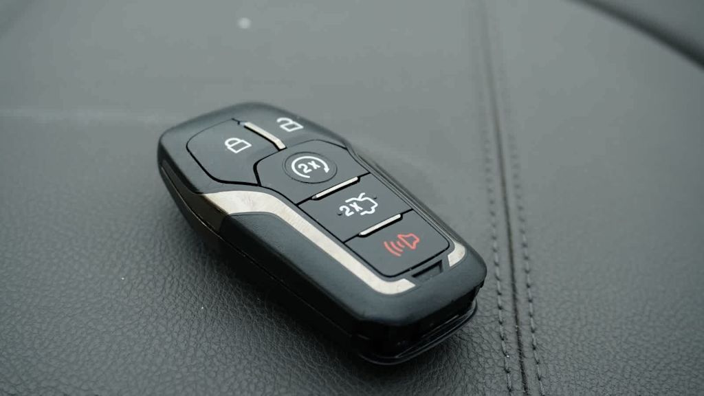 Thumbnail: 2016 Lincoln MKX - 16