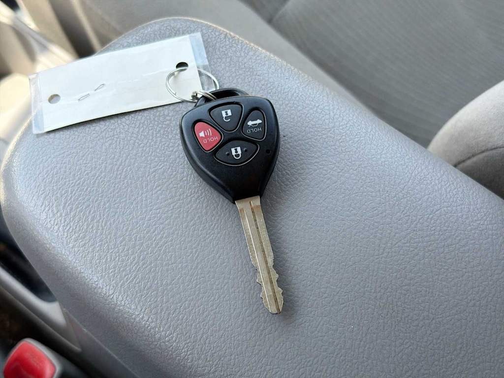 Thumbnail: 2013 Toyota Corolla - 18