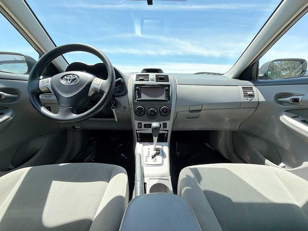 Thumbnail: 2013 Toyota Corolla - 9