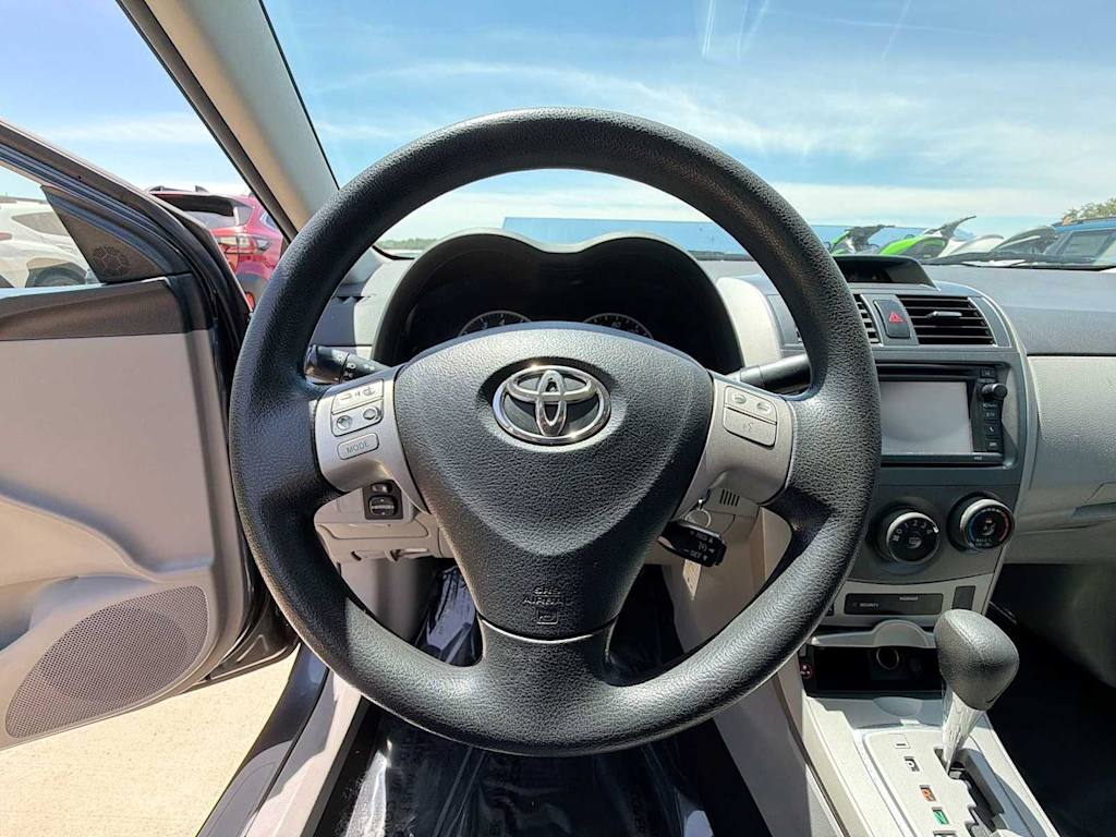 Thumbnail: 2013 Toyota Corolla - 13