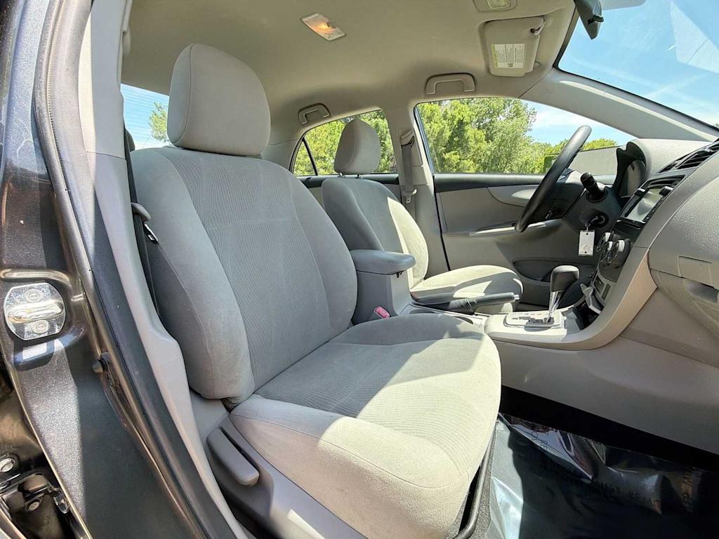Thumbnail: 2013 Toyota Corolla - 11