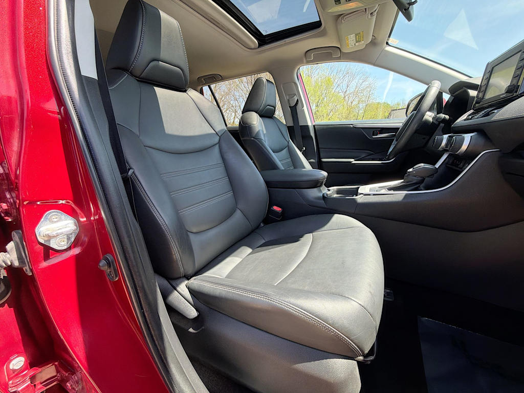 Thumbnail: 2021 Toyota RAV4 - 11