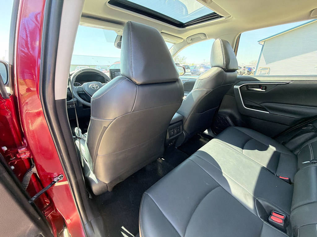 Thumbnail: 2021 Toyota RAV4 - 12