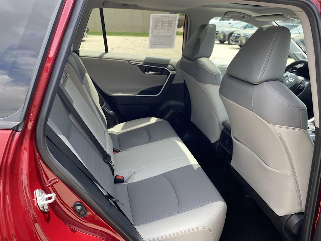 2020 Toyota RAV4 Limited 28