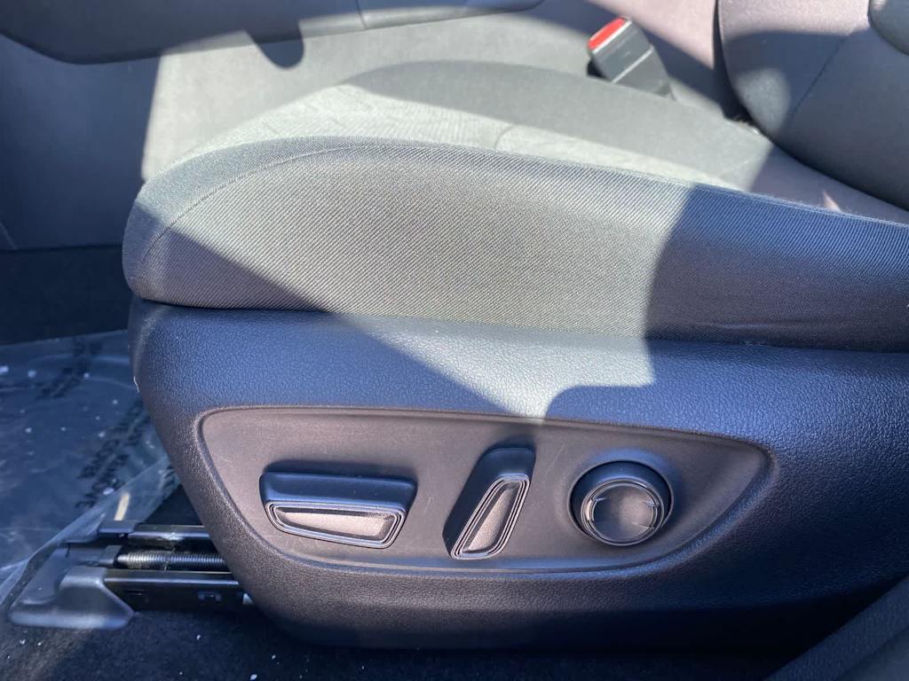 Thumbnail: 2021 Toyota RAV4 - 22