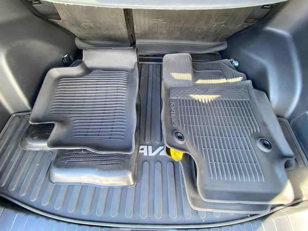 Thumbnail: 2021 Toyota RAV4 - 25